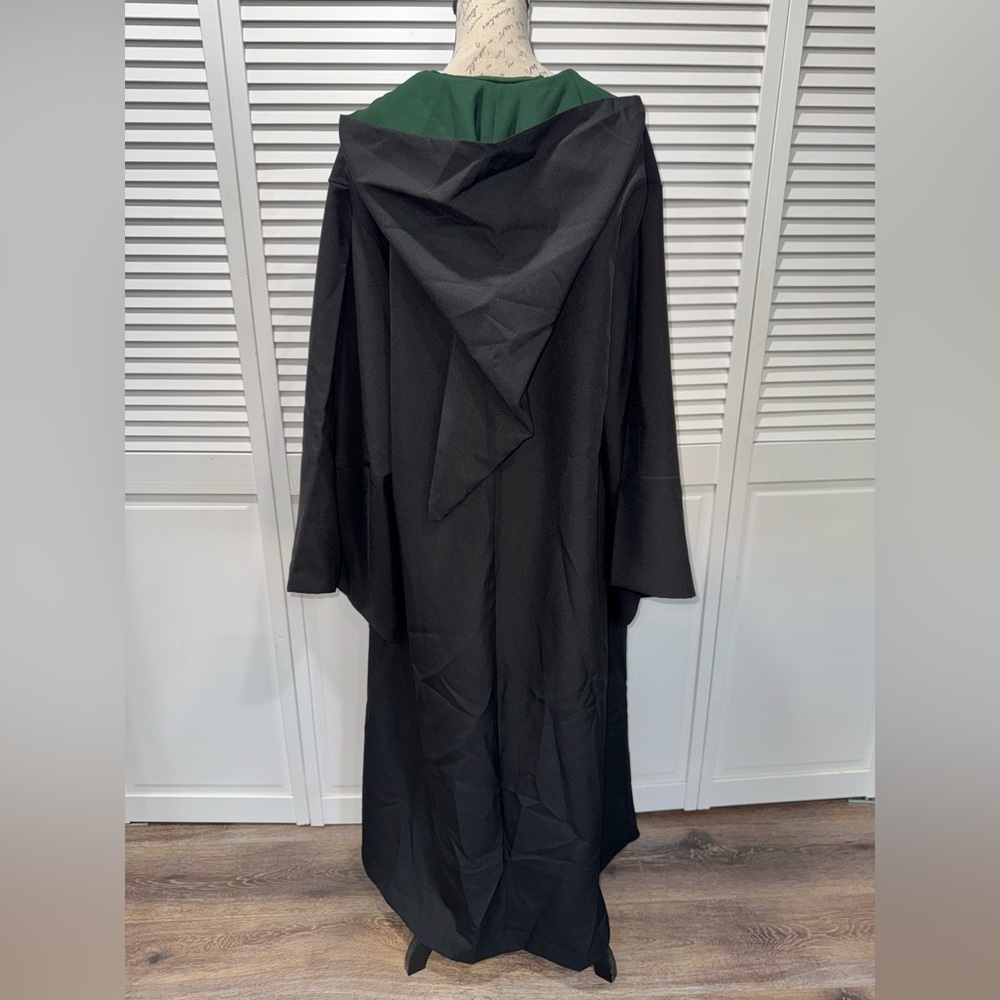 NWOT🐍Universal Studios The Wizarding World Of Harry Potter Slytherin House Robe - Picture 8 of 13